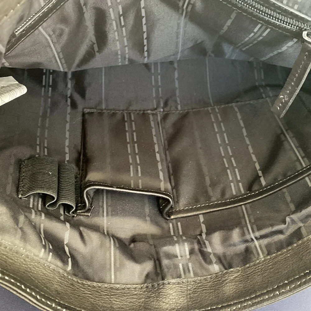 KENNETH COLE  Reaction Black Classic Leather Messenger Laptop Bag‎ Cognac